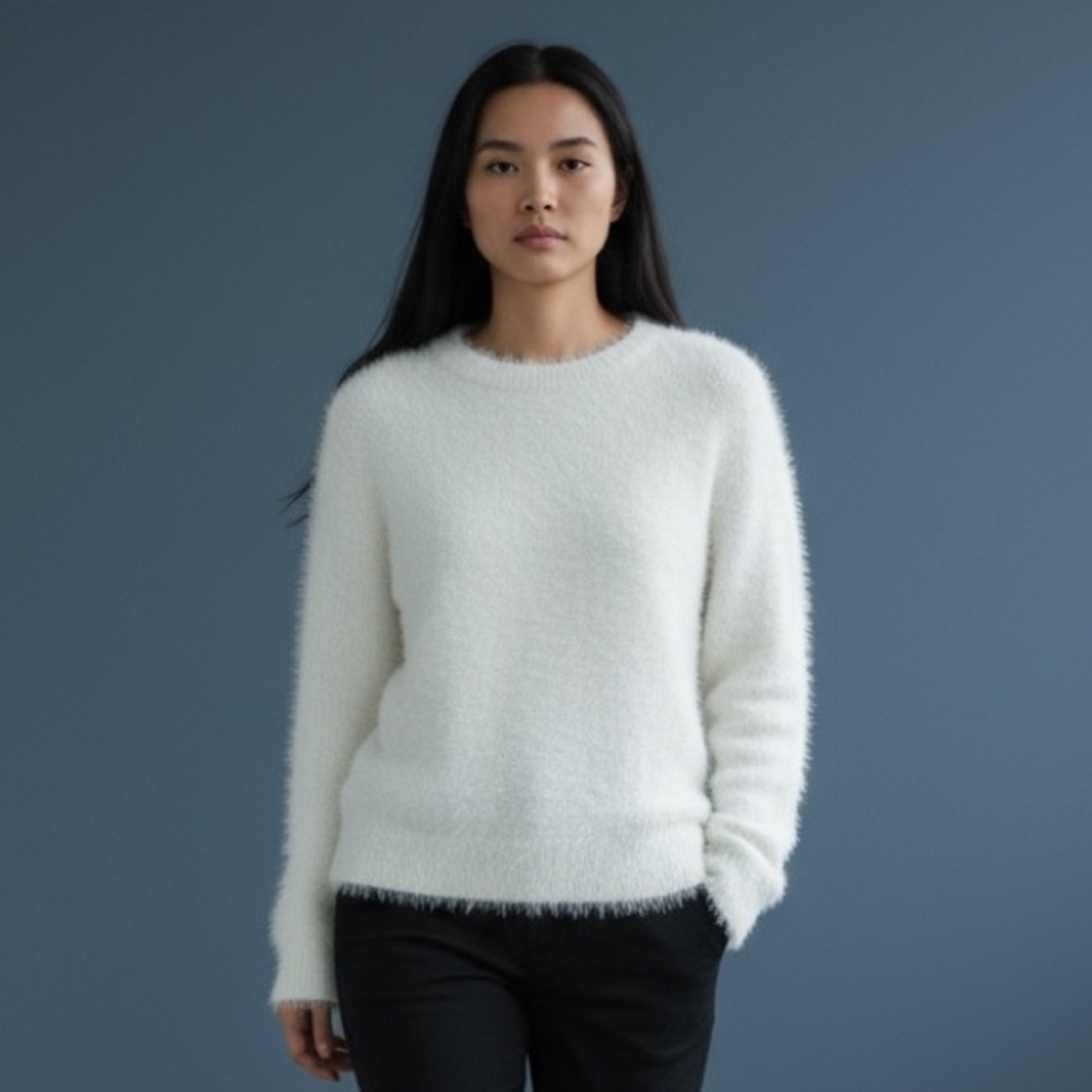 Mudd. Ladies, fuzzy white sweater size medium excellent condition super soft